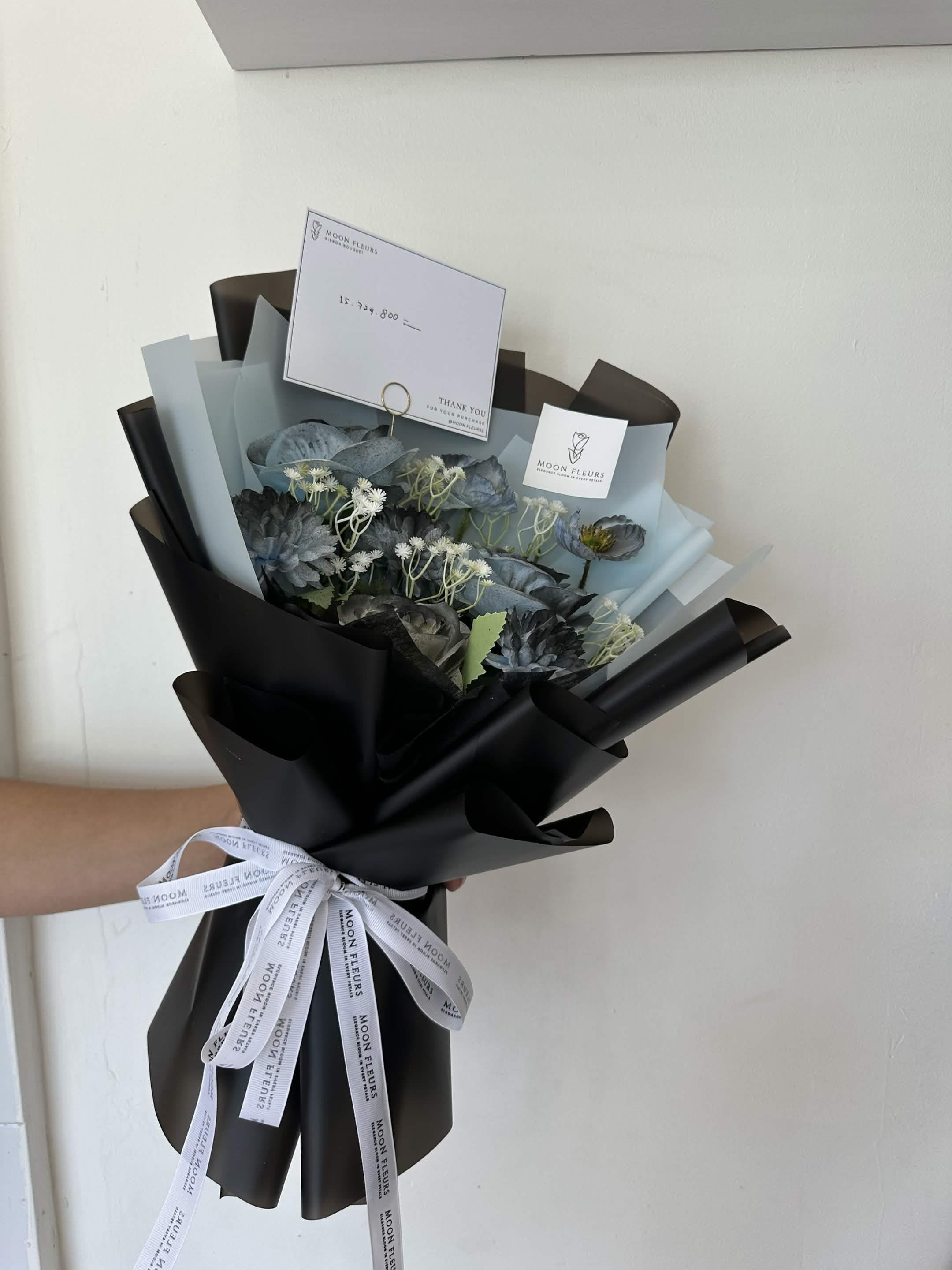 Mix Roses With Black Sprayed